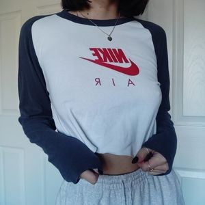 SOLD - VINTAGE NIKE AIR LONG SLEEVE CROP TOP